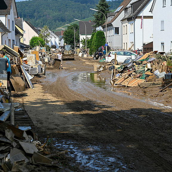 Copyright: Jean-Christophe Verhaegen/European Commission (https://commons.wikimedia.org/wiki/File:Consequences_of_the_floodings_in_Ahrweiler,_Germany.15.jpg)