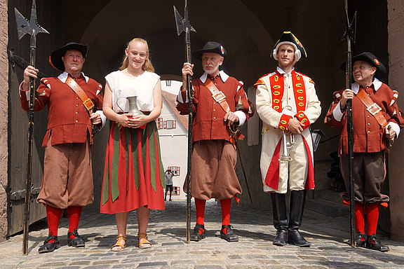 Torwache mit Marketenderin Torwache mit Marketenderin