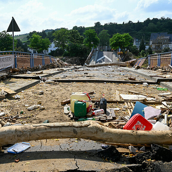 Copyright: Jean-Christophe Verhaegen/European Commission (https://commons.wikimedia.org/wiki/File:Consequences_of_the_floodings_in_Ahrweiler,_Germany.16.jpg)